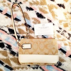 NWT Coach Wristlet Signature Jacquard